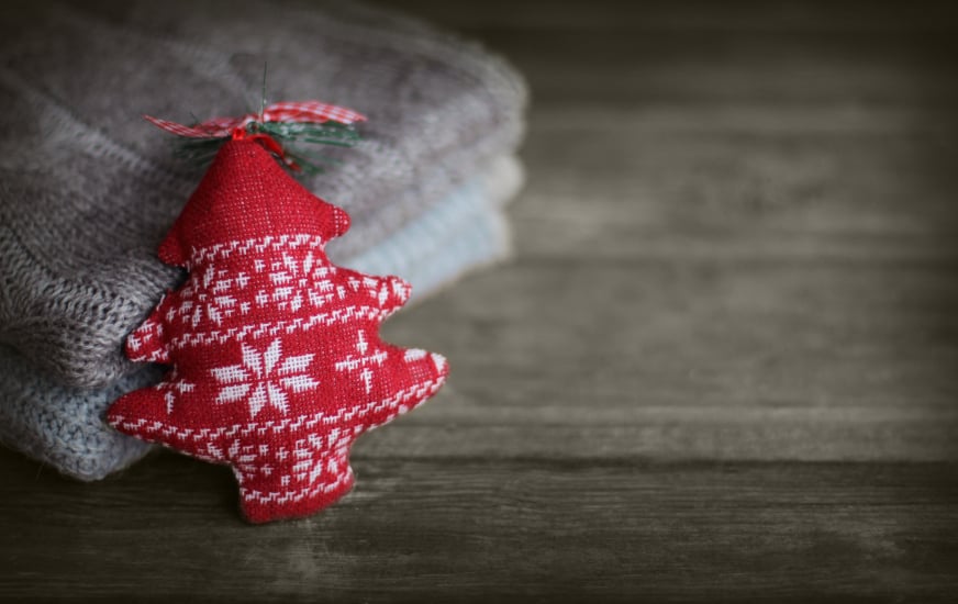 Gestrickter Schmuck für den Weihnachtsbaum