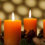 Klassischer Adventskranz mit Stumpenkerzen